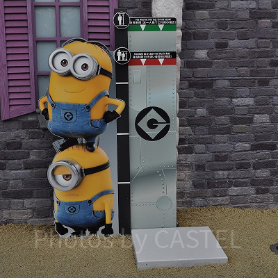ミニオンの身長計／USJミニオンのハチャメチャライド前