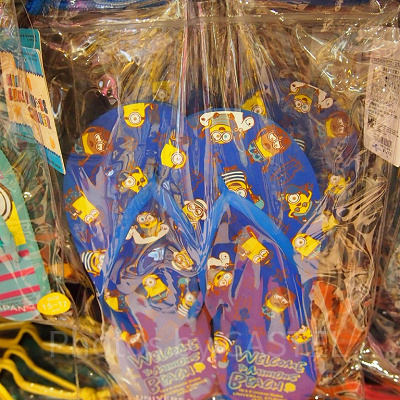「MINIONS SUMMER」シリーズ総柄ビーチサンダル
