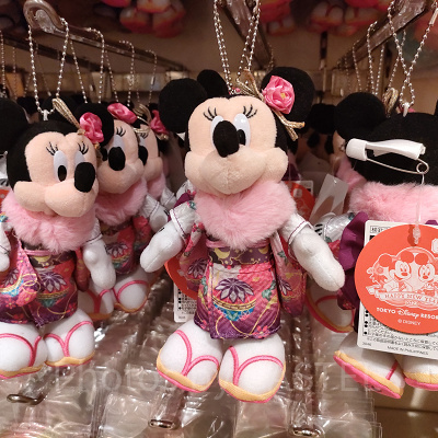 ディズニーお正月グッズ：ミニーぬいぐるみバッジ