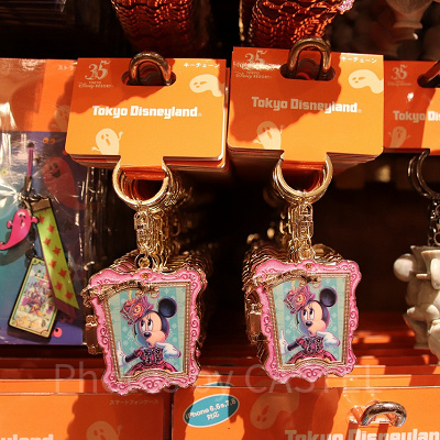 ミニーのキーチェーンは中にミラーが入っています