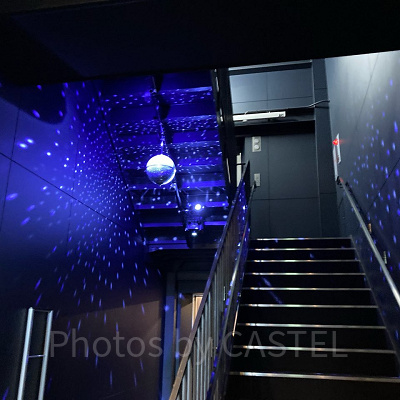 展望台の内階段にあるミラーボール