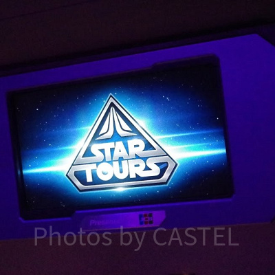 搭乗ゲートの上にあるモニター