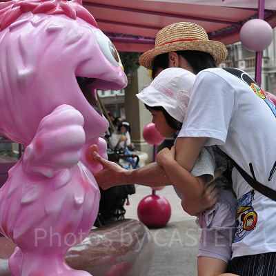 「モッピーのラッキースポット」入り口前にあるモッピーにタッチ