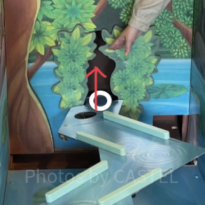 ハンドルを左右に小さく動かしながら平行を保ってゴールにボールを入れます