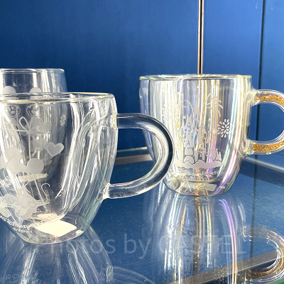 ストーン入り持ち手のマグカップ