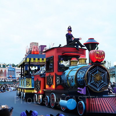 ゴースト仕様のウエスタンリバー鉄道のフロート（2023年撮影