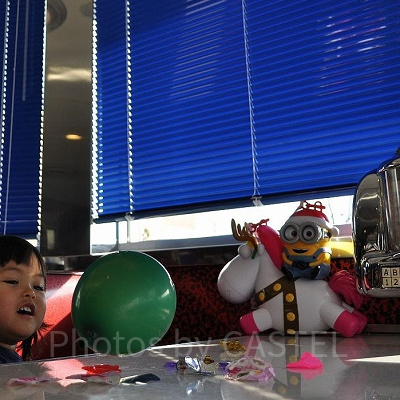 バナナ味のフレーバーポップコーンを家族で食べました（撮影場所：メルズ・ドライブイン）