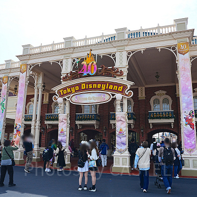 ワールドバザール入り口付近