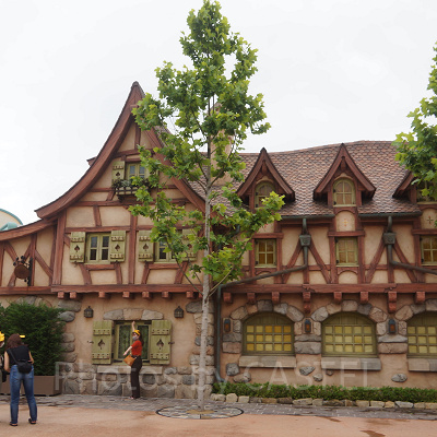 ニューファンタジーランドの美女と野獣エリア（ショップ）