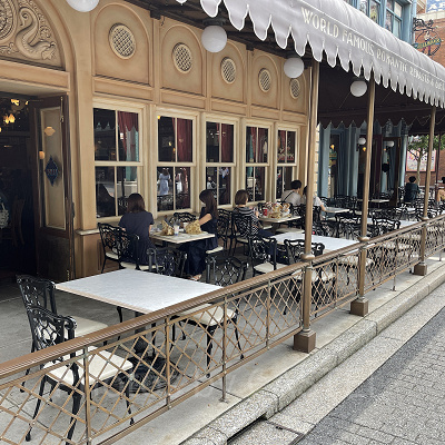 ニューヨーク・デリのテラス席