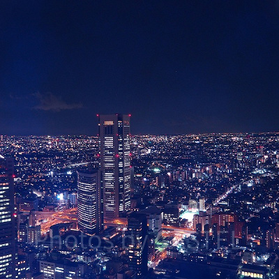 西側からの夜景。天気がいいと、この辺りから富士山が見えるそうです