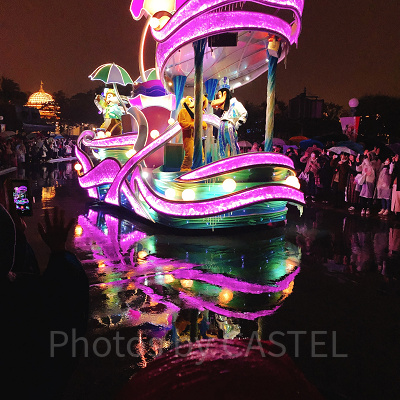 雨の日のナイトフォール・グロウの様子