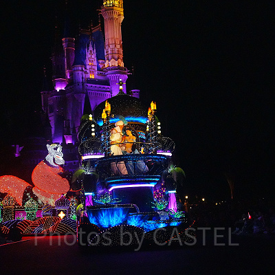 アラジン＆ジャスミンのフロート前のダンサーは不在