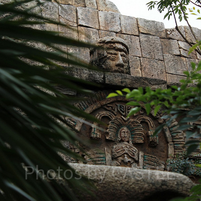 尼僧院のレリーフ