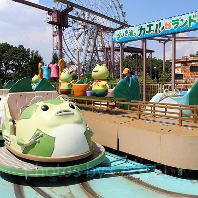 ３歳からOK、乗り物がクルンとまわるふしぎ池のカエルランドリー