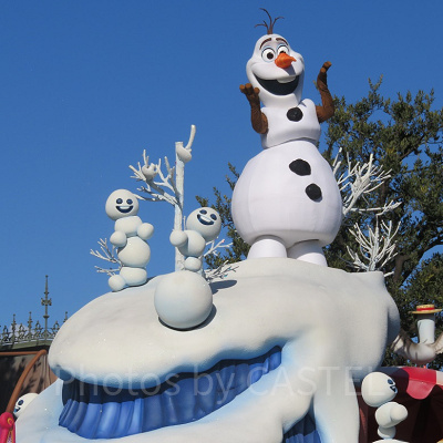 オラフとスノーギースのフロート