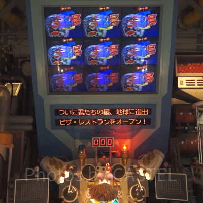 パン・ギャラクティックが地球第1号店をめがけてピザを投入