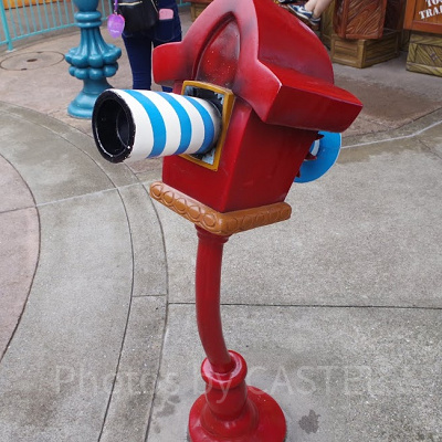 ロケット花火が直撃したパーキングメーター