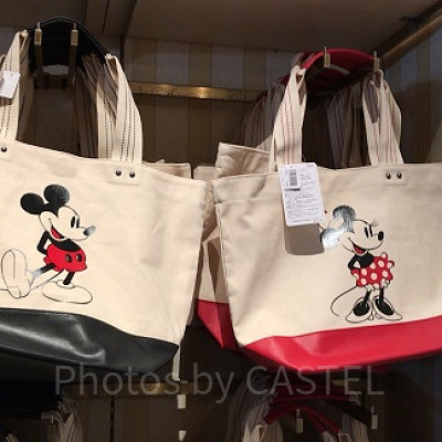 スマートフォンや小物を入れるのにぴったりなサイズも