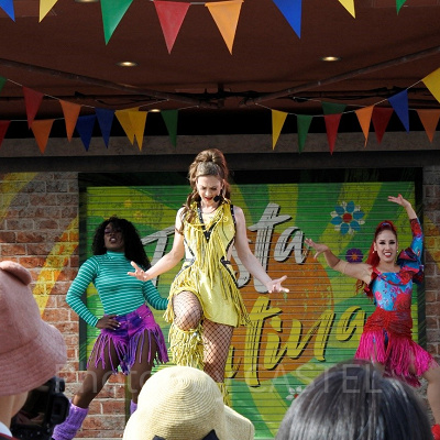 女性ダンサーメインのパフォーマンス