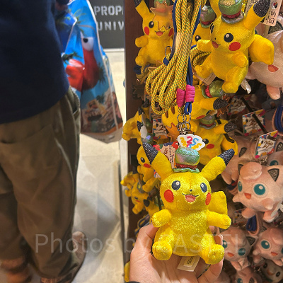 ピカチュウショルダーストラップ付きマスコット