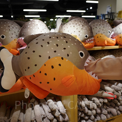 ピラニアぬいぐるみ