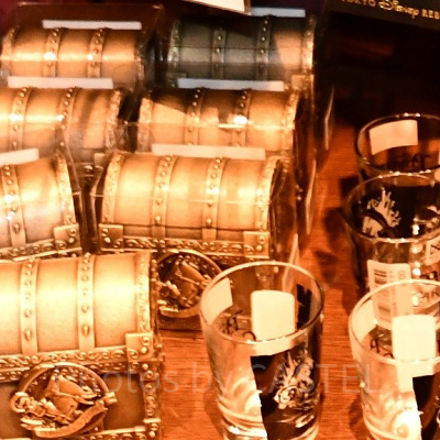 海賊ミッキーデザインの小物入れ＆ミニグラス（パイレーツトレジャー）