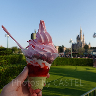  ピスタチオクリーム&ストロベリーサンデー