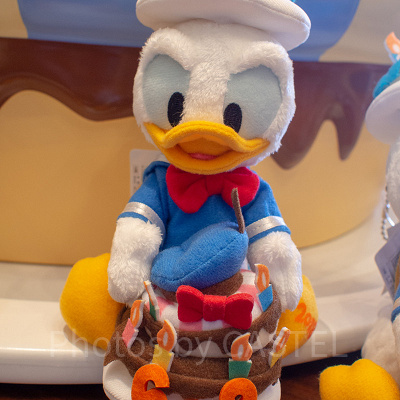 イッツ・ア・スモール・ワールド」ぬいぐるみバッジ| キャステル