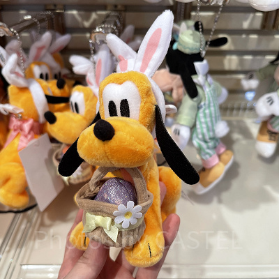 プルートぬいぐるみバッジ（2022年ディズニーイースターグッズ）