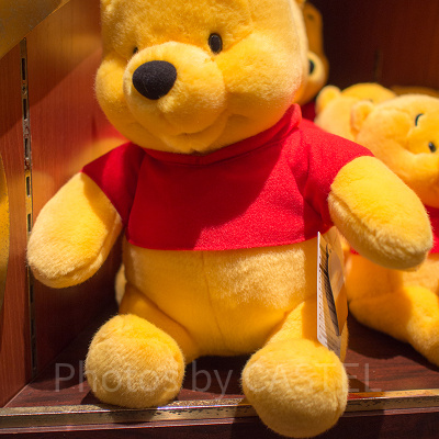 プーさんのかわいいぬいぐるみMサイズ
