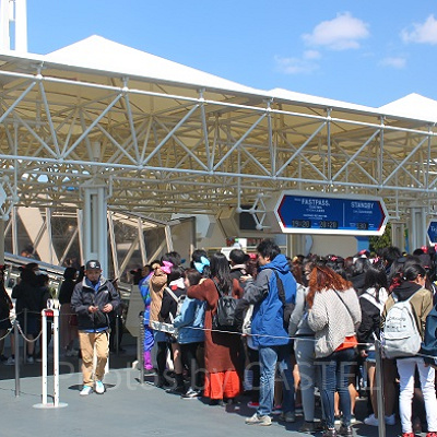 大人気のスペースマウンテン