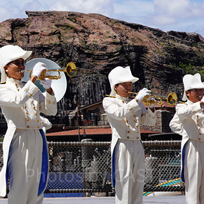 力強い演奏と距離の近いパフォーマンスが大人気！