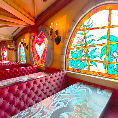 クイーン・オブ・ハートのバンケットホール：座席