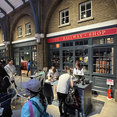 カスタマイズ アクセプタンスレターセットの待ち列の様子