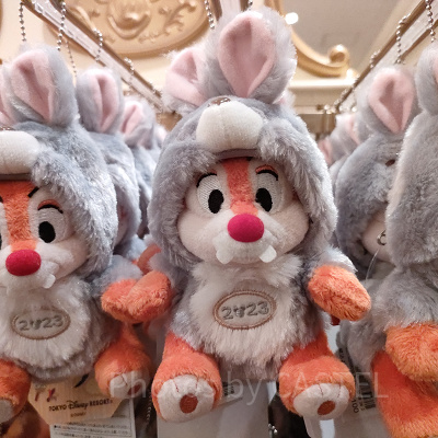 ディズニーお正月グッズ：うさぎチップぬいぐるみバッジ