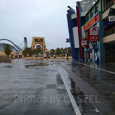 雨のユニバーサルシティ