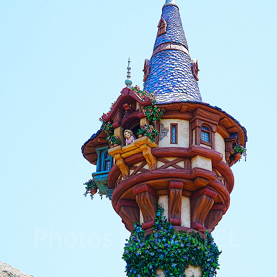 「自由への扉」を歌うラプンツェル〔ラプンツェルのランタンフェスティバル〕