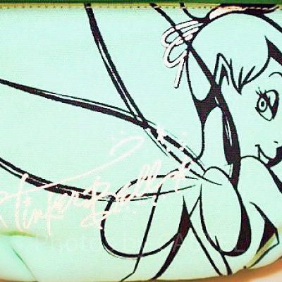 爽やかな黄緑色のポーチ