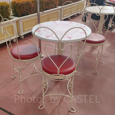 リフレッシュメントコーナー：テラス席