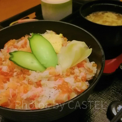 れすとらん北斎：蟹とサーモンといくらのちらし丼