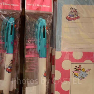 レトロデザインの多色ペン