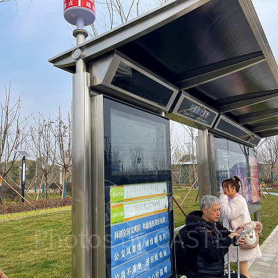 路線バス「浦東50路」。電車の駅構内看板ではBと示されているところです。