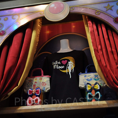 セーラームーングッズのディスプレイ／USJ