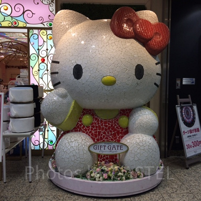 サンリオギフトゲートアドホック新宿店　キティモニュメント