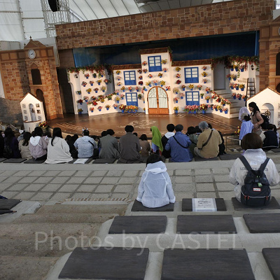 ショー「パテオ デル  カント～ダルネシアの秘密の花園」の座席