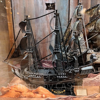 上海ディズニーカリブの海賊グッズ：ブラックパール号3Dフィギュア