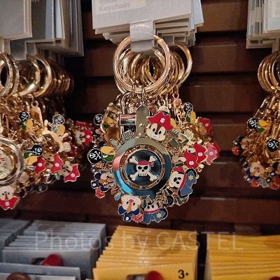 上海ディズニーカリブの海賊グッズ：トレジャーコーブのリング付キーチェーン