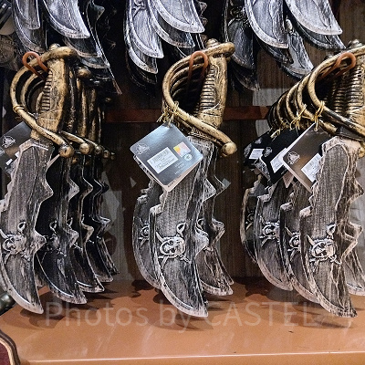 上海ディズニーカリブの海賊グッズ：海賊の短剣