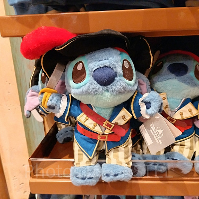 上海ディズニーカリブの海賊グッズ：海賊スティッチのぬいぐるみ